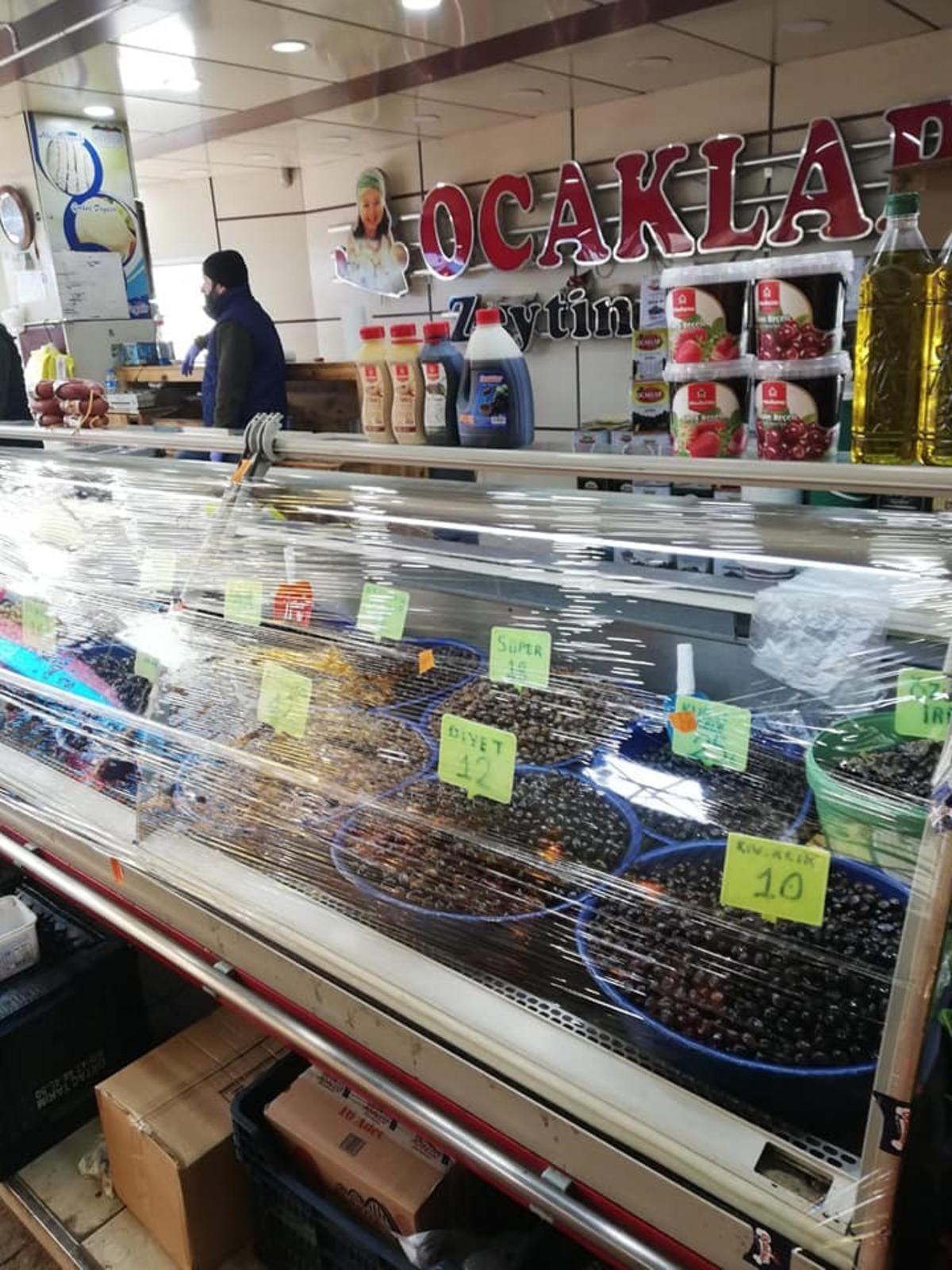 D&uuml;zce Belediyesi Pazaryerinde denetlemeler s&uuml;r&uuml;yor