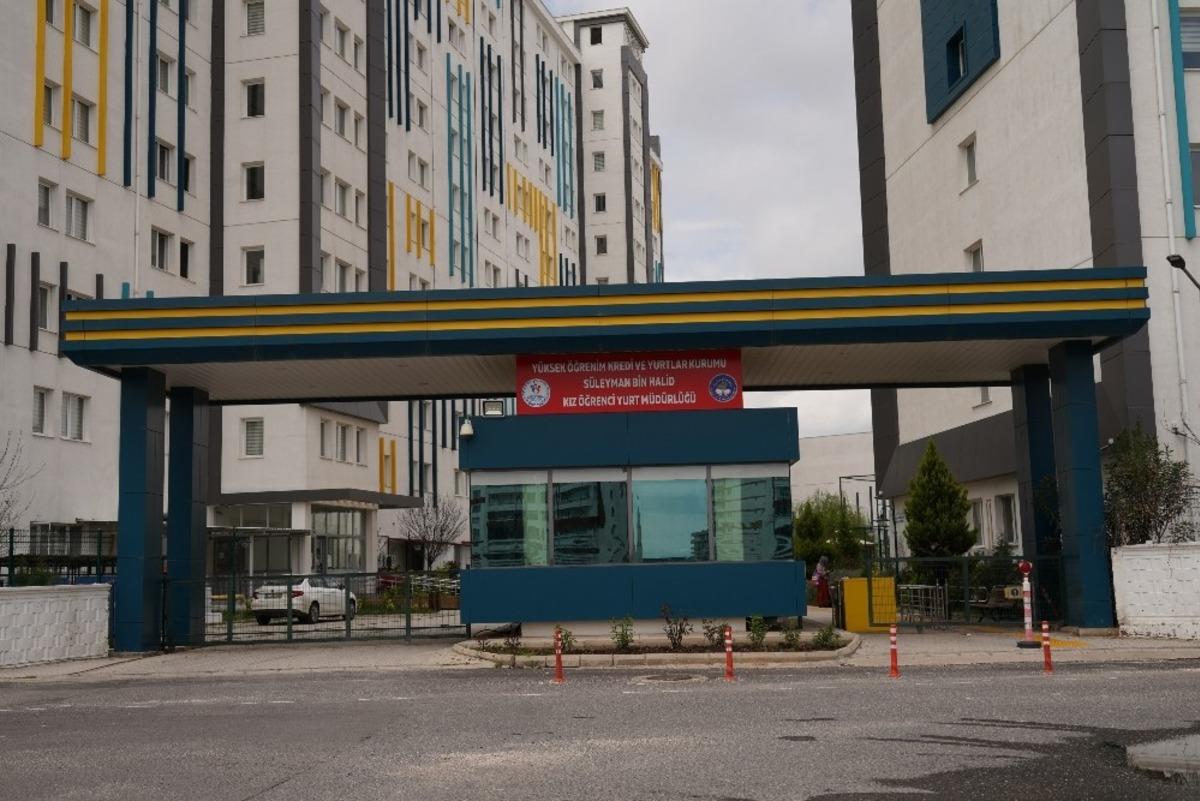 B&uuml;y&uuml;kşehir Belediyesi toplu yaşam alanlarına el dezenfekte &uuml;niteleri yerleştirdi