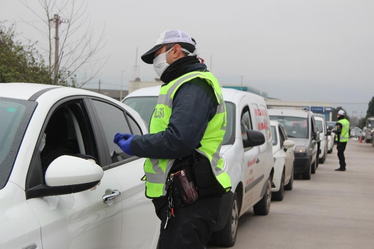 Tek tek durdurdu! Koronavir&uuml;s uyarısı