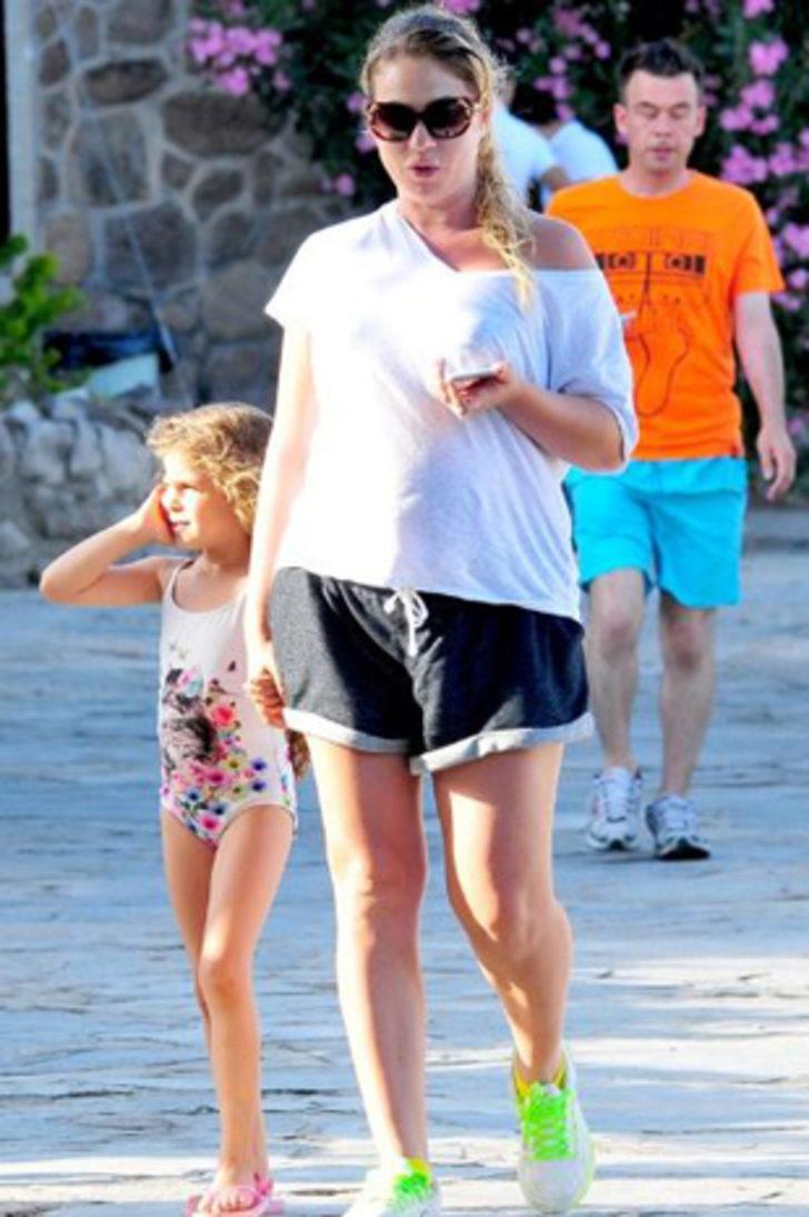 Yeliz Yeşilmen'den aile pozu G5