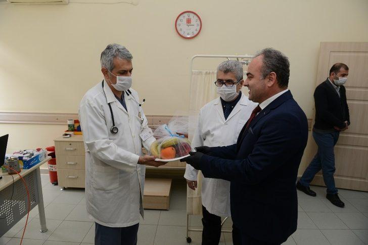 Başkan Aşgın’dan sağlık çalışanlarına meyve jesti G2