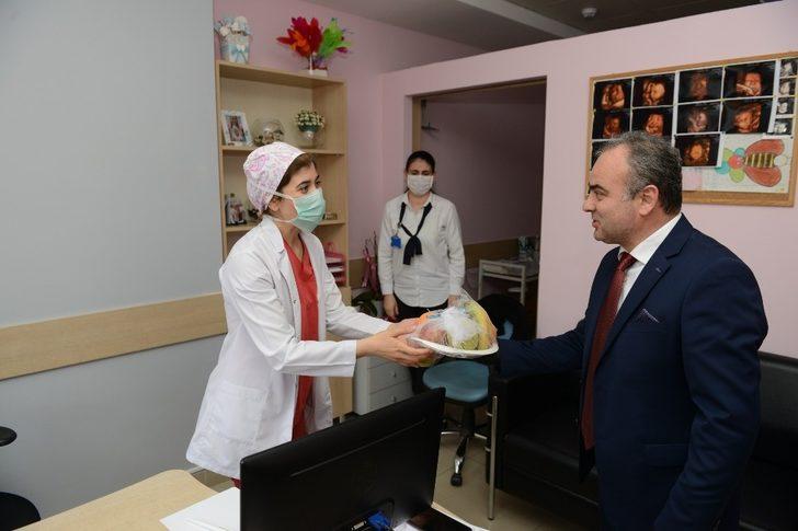 Başkan Aşgın’dan sağlık çalışanlarına meyve jesti G3