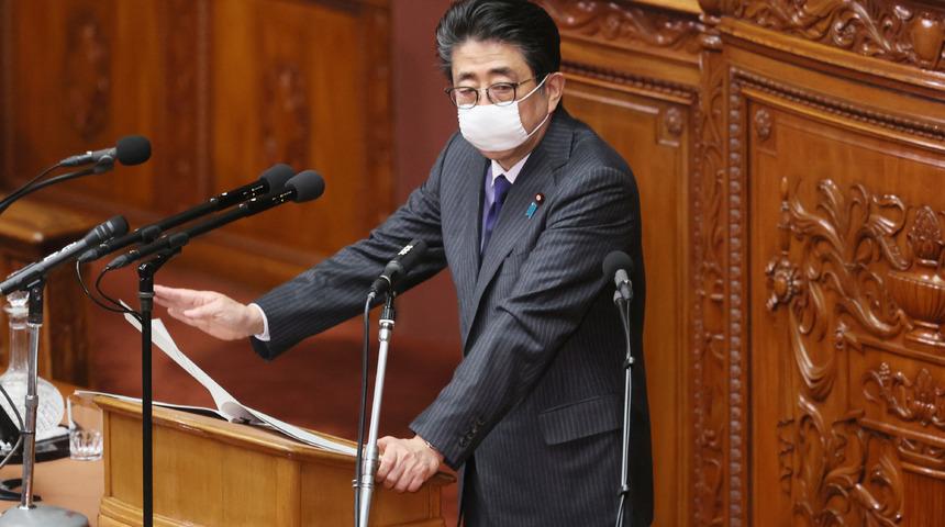 Japonya Başbakanı'dan her haneye iki maske