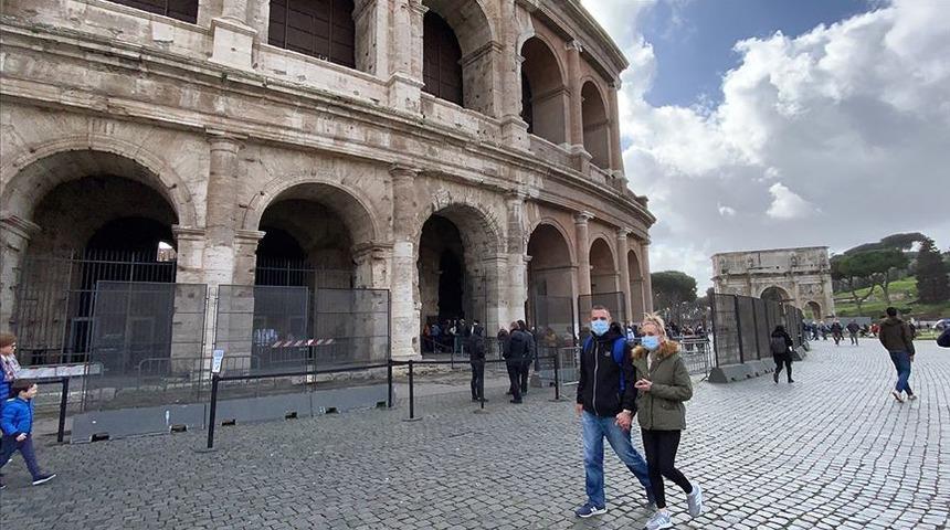 Son dakika: İtalya'da koronavirüsten can kaybı 13 bin 915 oldu