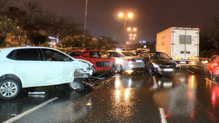 Bağcılar'da zincirleme kaza: 10 araç birbirine girdi G1