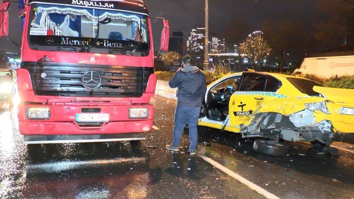 Bağcılar'da zincirleme kaza: 10 araç birbirine girdi G3