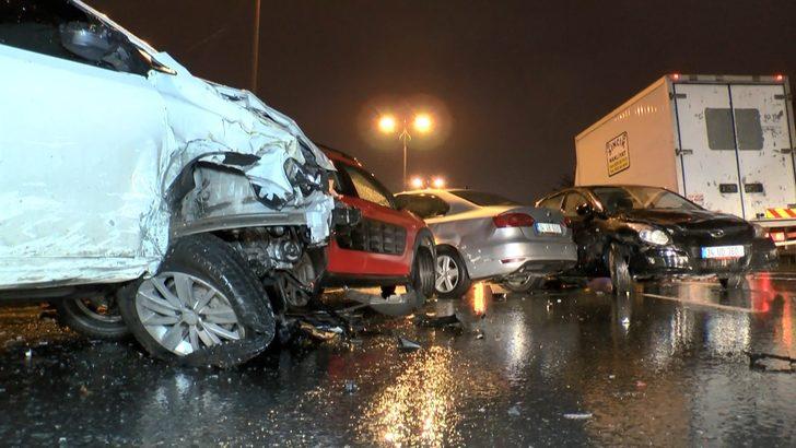 Bağcılar'da zincirleme kaza: 10 araç birbirine girdi G5