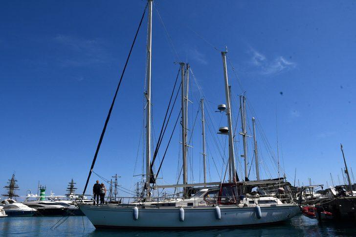 Hollandalı çift, marinadaki yatlarında koronavirüsten korunuyor G4