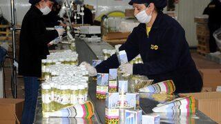 65 yaş ve üstüne dağıtılacak kolonyalar teslim ediliyor