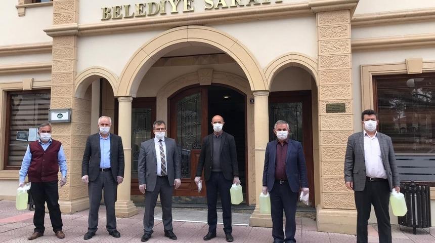 Taşk&ouml;pr&uuml; Belediyesi&rsquo;nden 126 k&ouml;y muhtarlığına dezenfektan yardımı