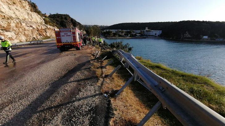 Silifke'de domates yüklü TIR denize uçtu G5