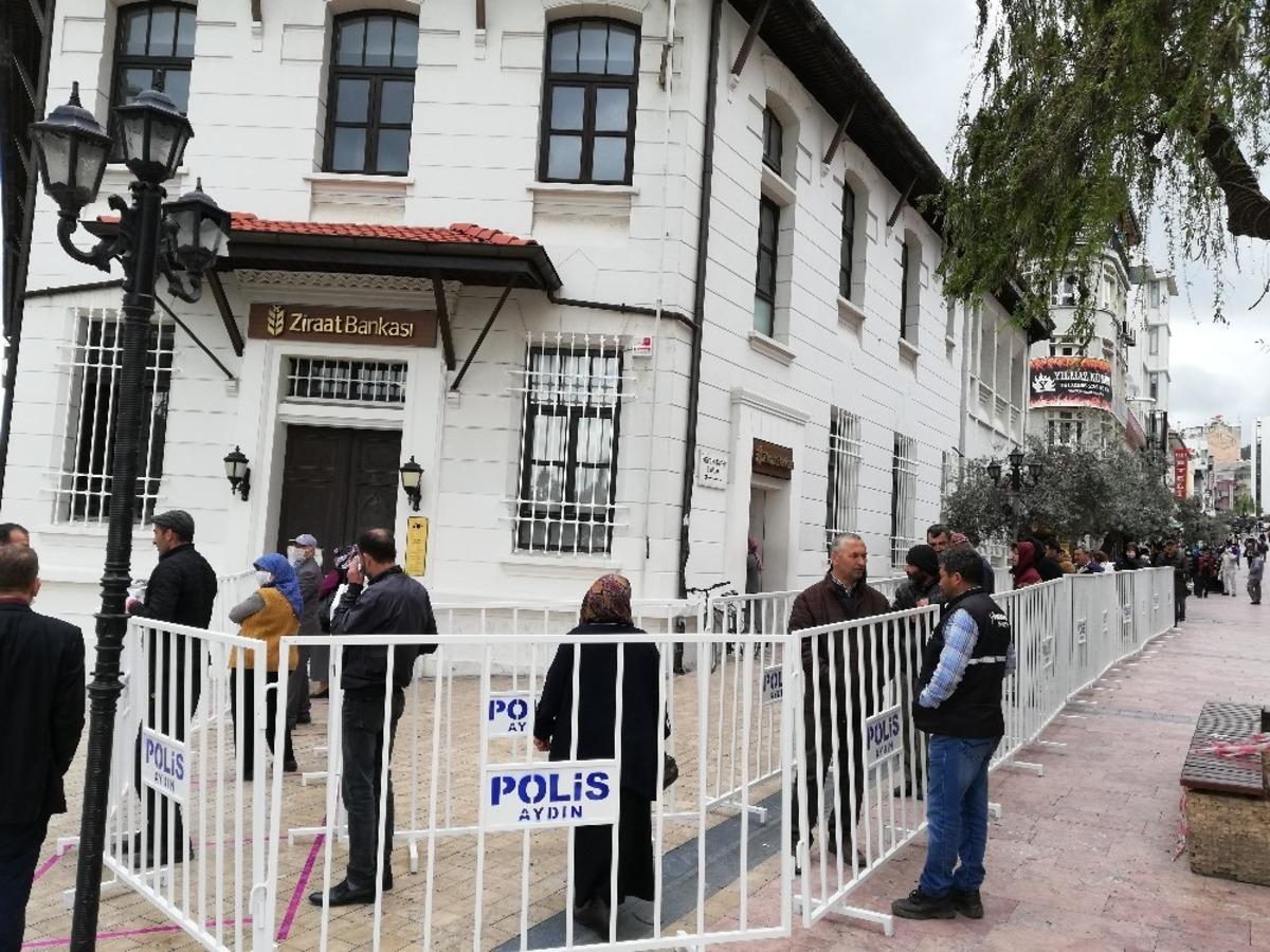 Aydın&rsquo;da sosyal mesafeye bariyerli &ouml;nlem