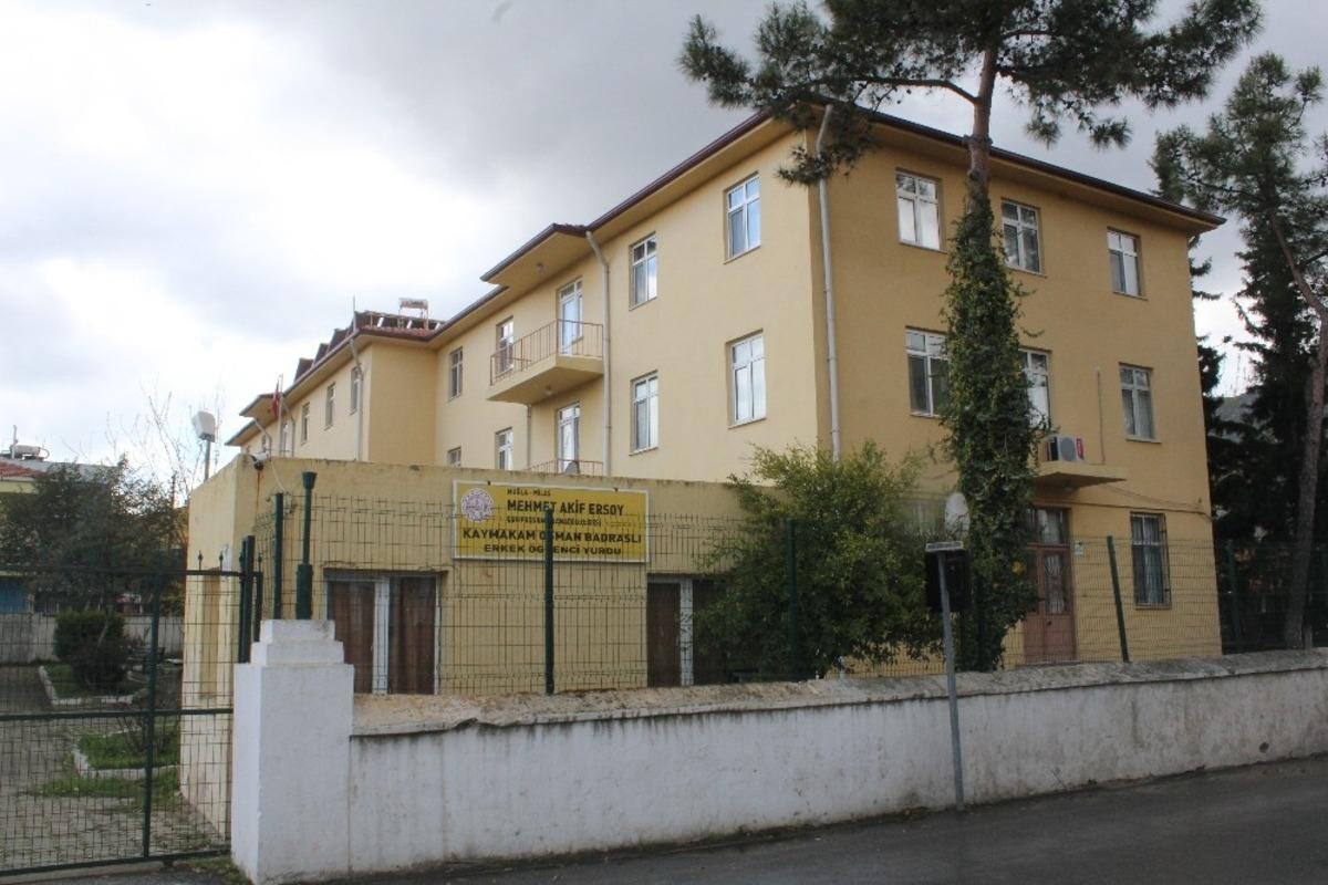 Sağlık &ccedil;alışanları &ouml;ğretmen, gardiyanlar &ouml;ğrenci yurdunda misafir ediliyor