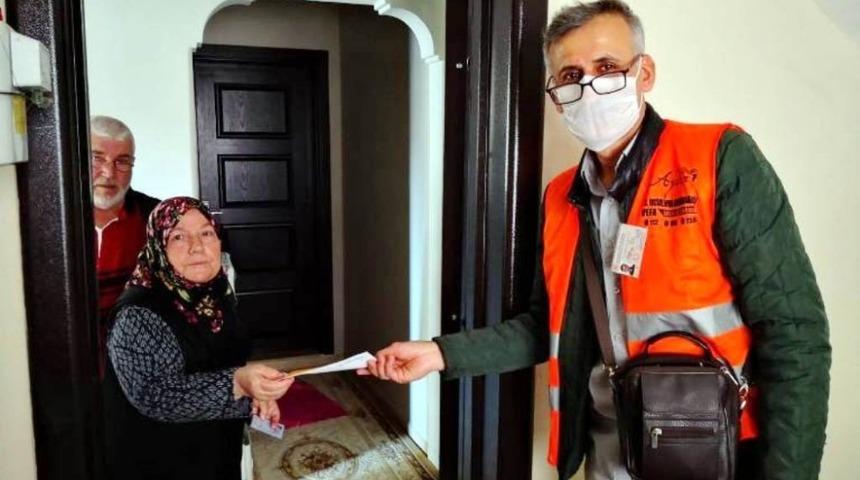 İncirliova&rsquo;da 65 yaş &uuml;st&uuml; 147 vatandaşın maaşı evde teslim edildi