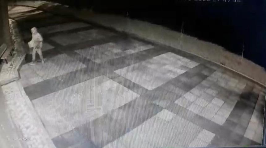 Cemevi’nin bağış kutusunu çaldı! 