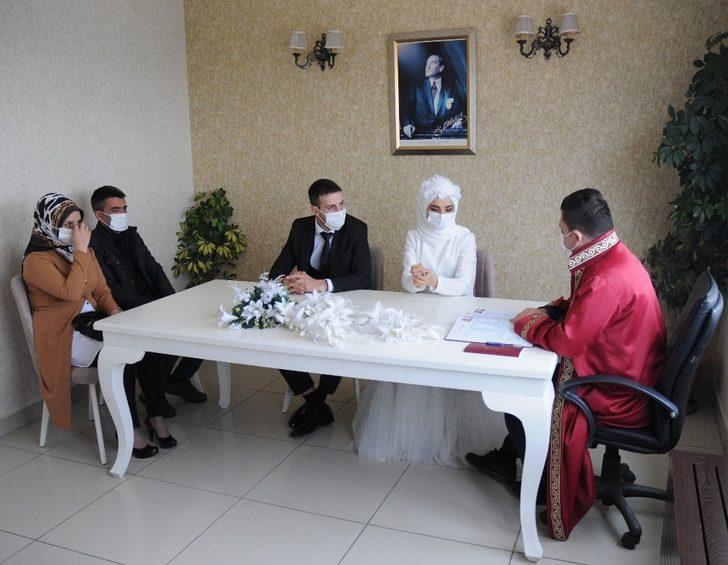 Maskeler yüzlerindeki mutluluğu gizleyemedi G4