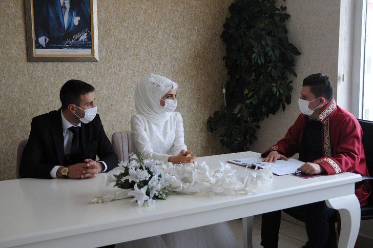 Maskeler yüzlerindeki mutluluğu gizleyemedi G5