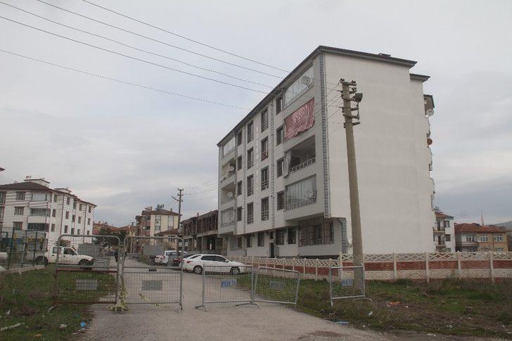 Elazığ’da 5 katlı apartmana koronavirüs karantinası G1