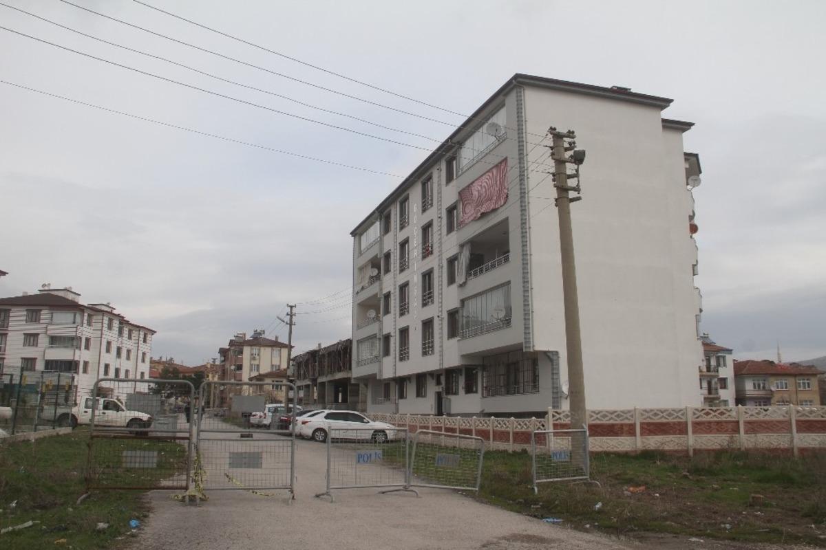 Elazığ&rsquo;da 5 katlı apartmana koronavir&uuml;s karantinası