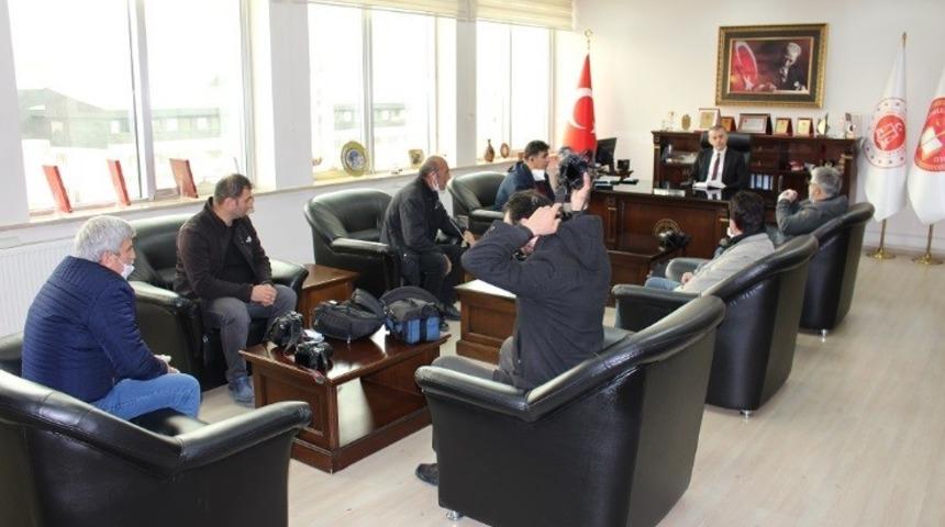 Başsavcı &Ccedil;i&ccedil;ek: &ldquo;Tutuklu ve h&uuml;k&uuml;ml&uuml;lerimize bu vir&uuml;s&uuml;n buluşmaması i&ccedil;in elimizden gelen gayreti sonuna kadar sarf ediyoruz&rdquo;