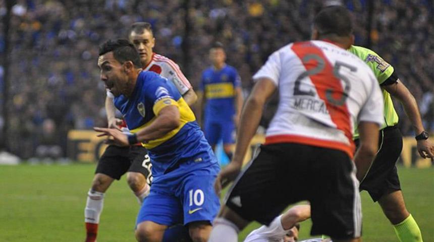 Arjantinli Carlos Tevez'den futbolculara yardım &ccedil;ağrısı