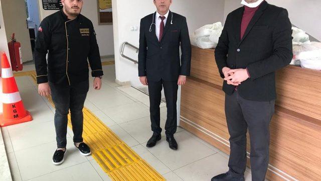 Ceyhan esnaflarından sağlık çalışanlarına destek