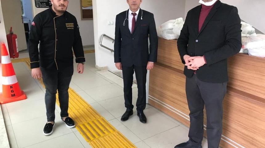 Ceyhan esnaflarından sağlık çalışanlarına destek