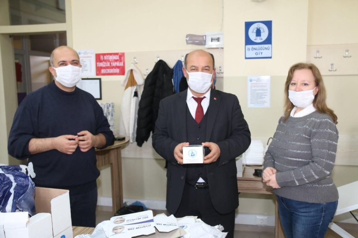 K&uuml;tahya&rsquo;da 0-10 yaş bebek ve &ccedil;ocuklar i&ccedil;in maske &uuml;retiyorlar
