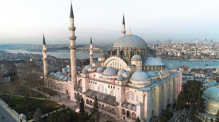 Cuma namazı yerine kılınan öğle namazı saat kaçta? Öğle namazı nasıl kılınır, kaç rekattır? 