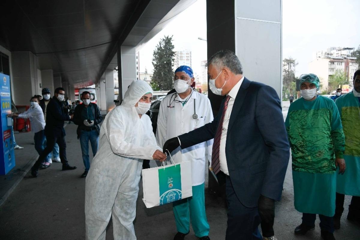 B&uuml;y&uuml;kşehirden sağlık &ccedil;alışanlarına hijyen kiti