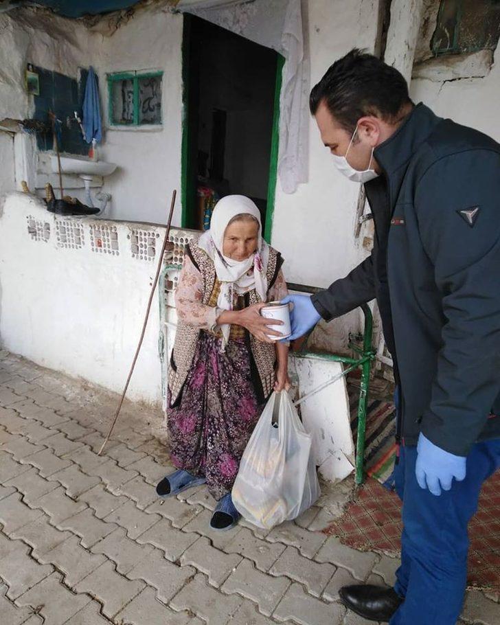 Seyitgazi’de yaşlılara Kaymakamlık ve Kızılay desteği! G1