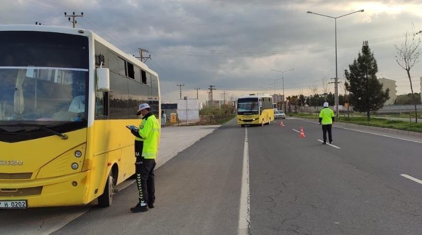 Kızıltepe&rsquo;de trafikte korona vir&uuml;s tedbirleri devam ediyor
