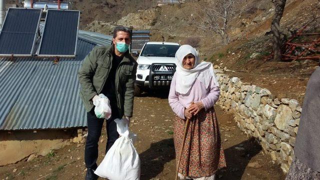 Sincik ilçesinde yaşlıların ihtiyaçları tek tek karşılanıyor