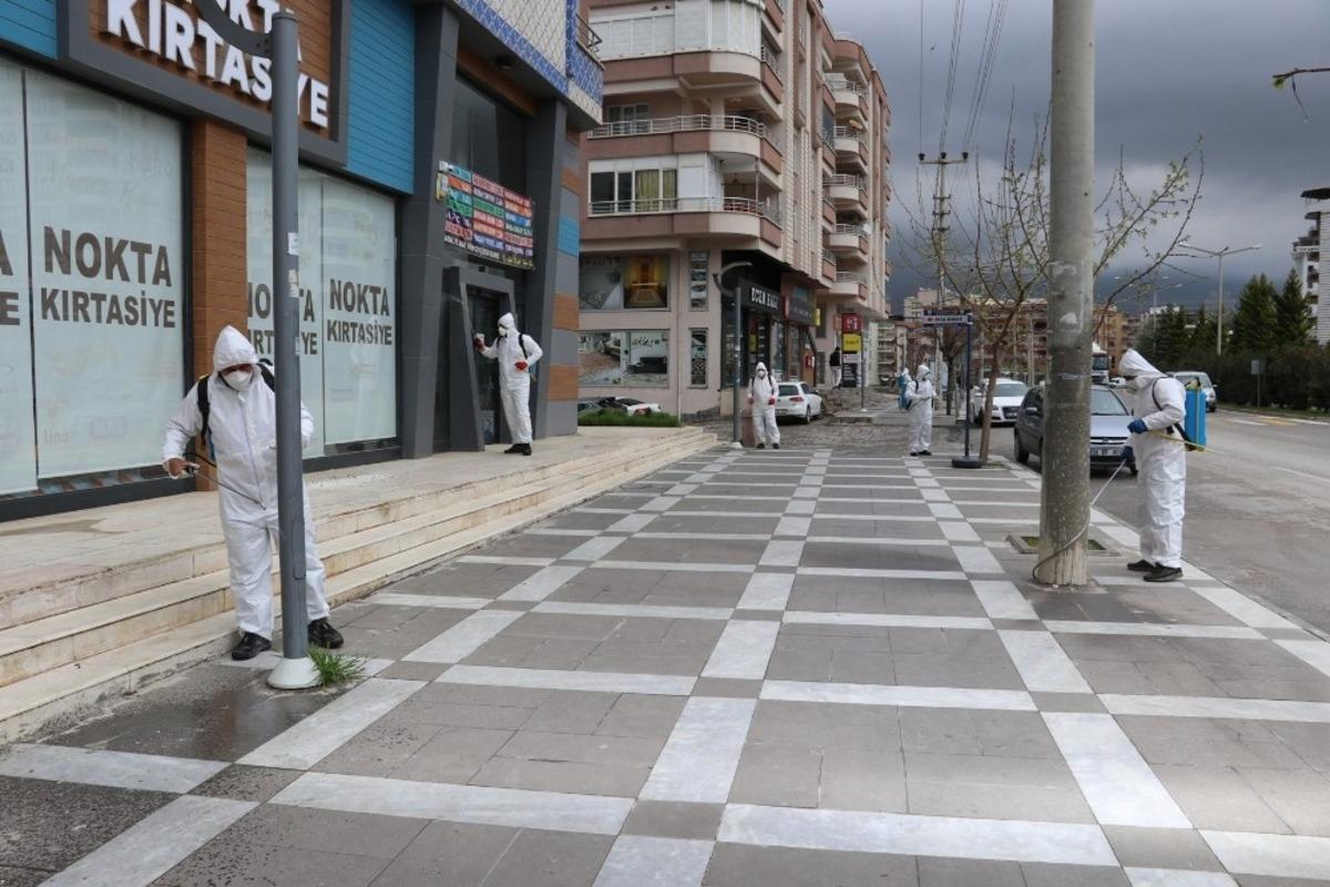 Karak&ouml;pr&uuml;&rsquo;de iş yerleri dezenfekte ediliyor
