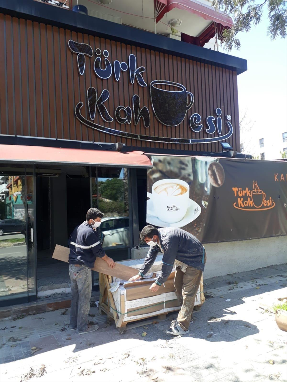 Koronavir&uuml;s nedeniyle hizmete ara veren kafeler, tadilata girdi