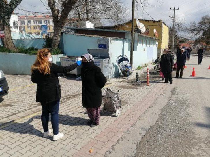 Pazar yerine girişte, 500 metrelik kuyruk oluştu G2