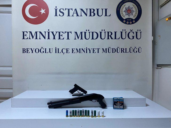 Beyoğlu'nda iki grup arasına silahlı çatışma! Cephanelik ele geçirildi G2