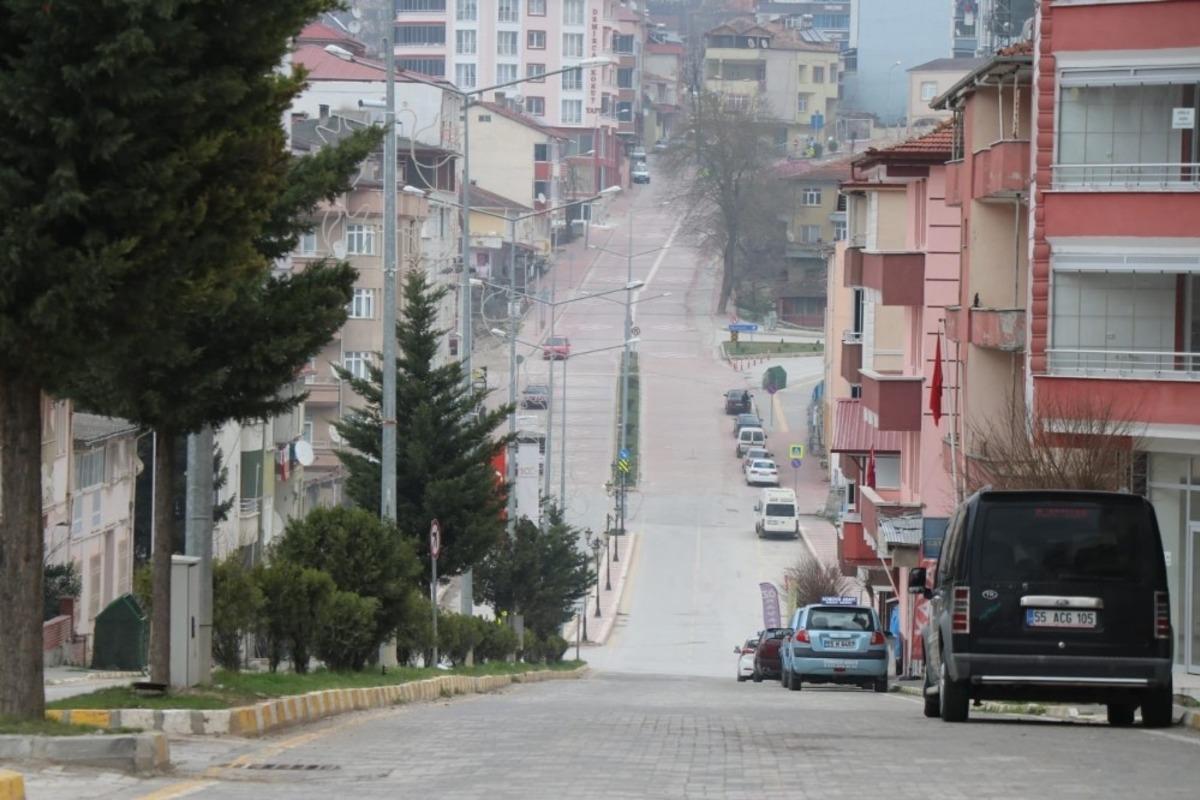 Kavak korana vir&uuml;s&uuml;ne karşı sokağa &ccedil;ıkmıyor