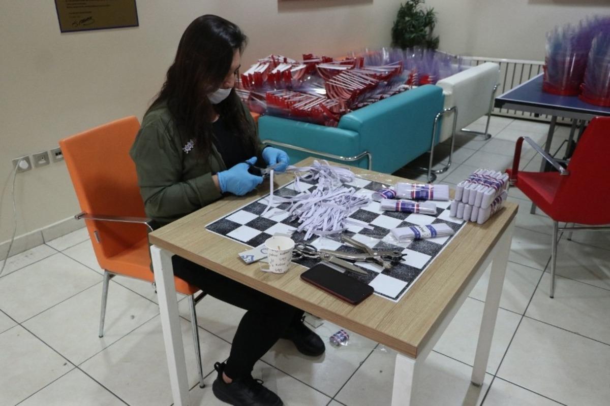 Gen&ccedil;lik Merkezi&rsquo;nde &lsquo;Korumalı maske&rsquo; mesaisi
