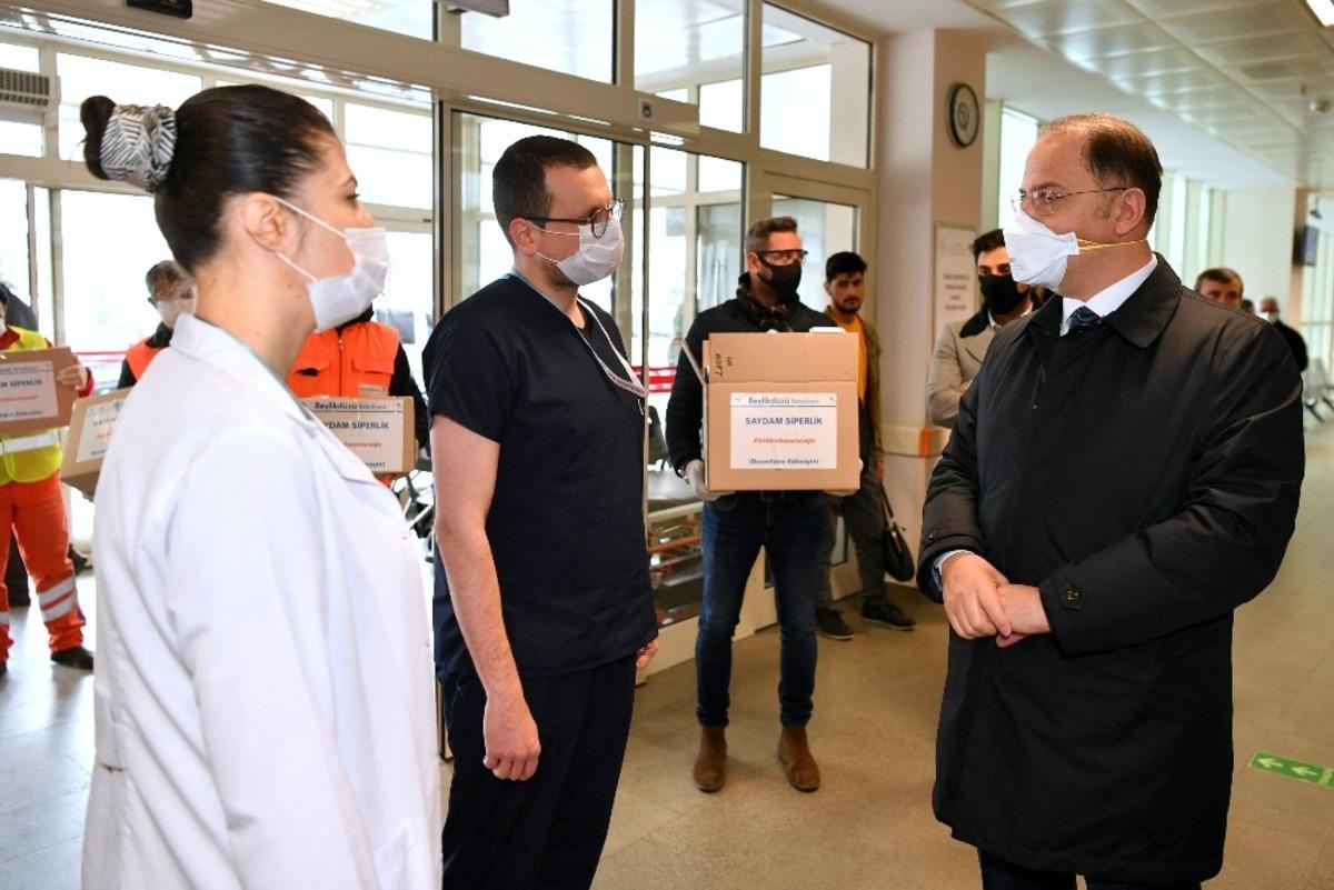 Beylikd&uuml;z&uuml;&rsquo;nde y&uuml;z koruyucu siperlik dağıtımına devam edildi