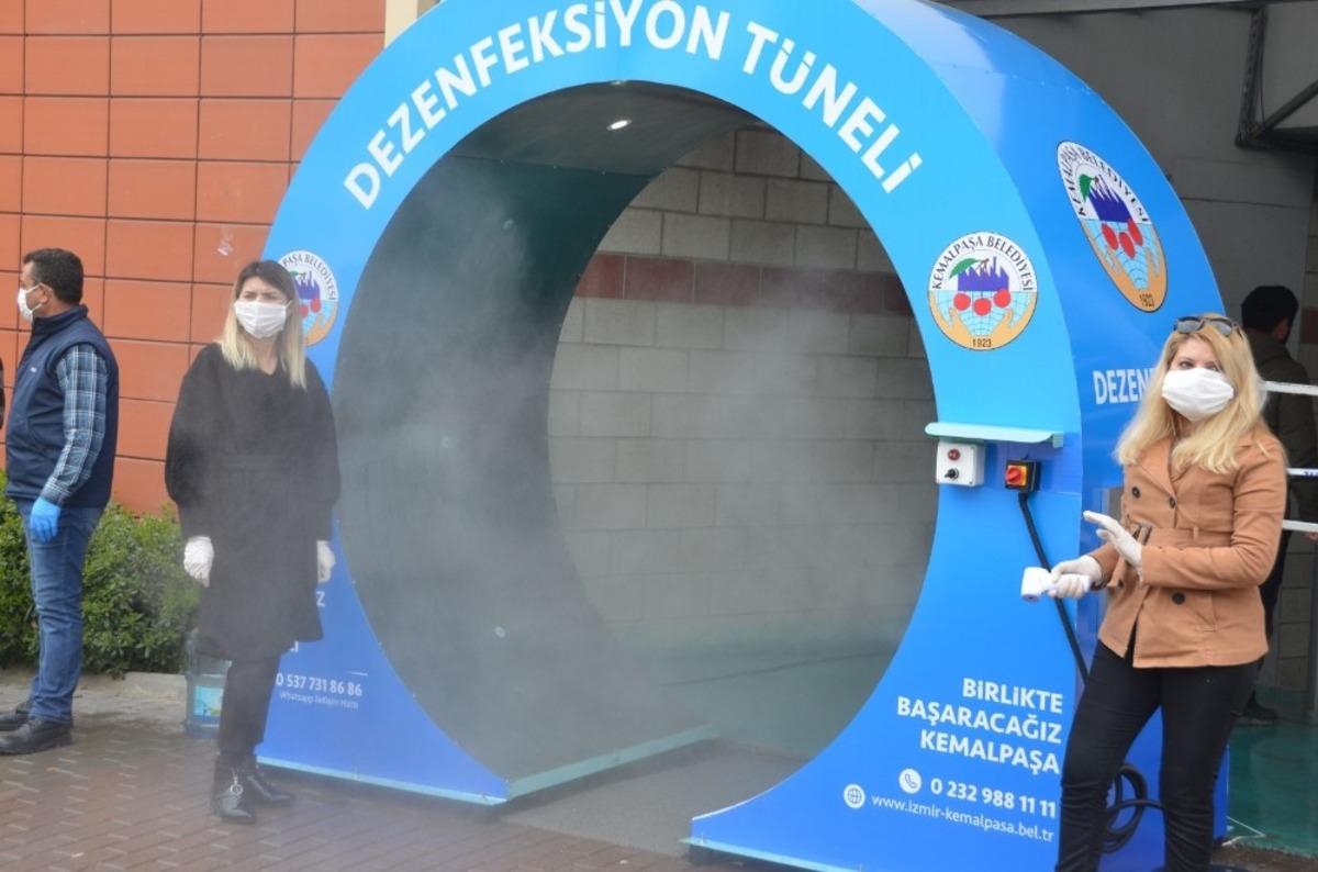 Pazaryerinde korona vir&uuml;se karşı dezenfekte t&uuml;neli