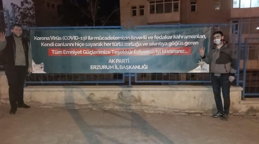 Ak Parti&rsquo;den anlamlı pankart