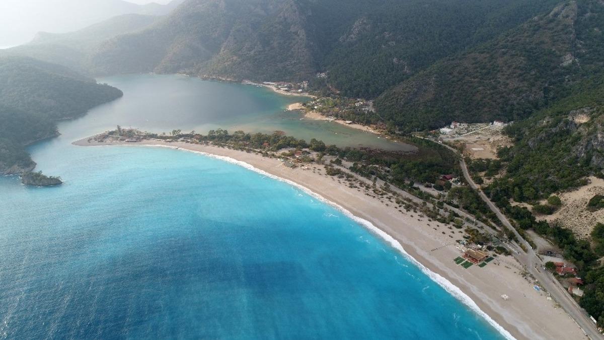 Fethiye&rsquo;de sahil ve meydanlar boş kaldı