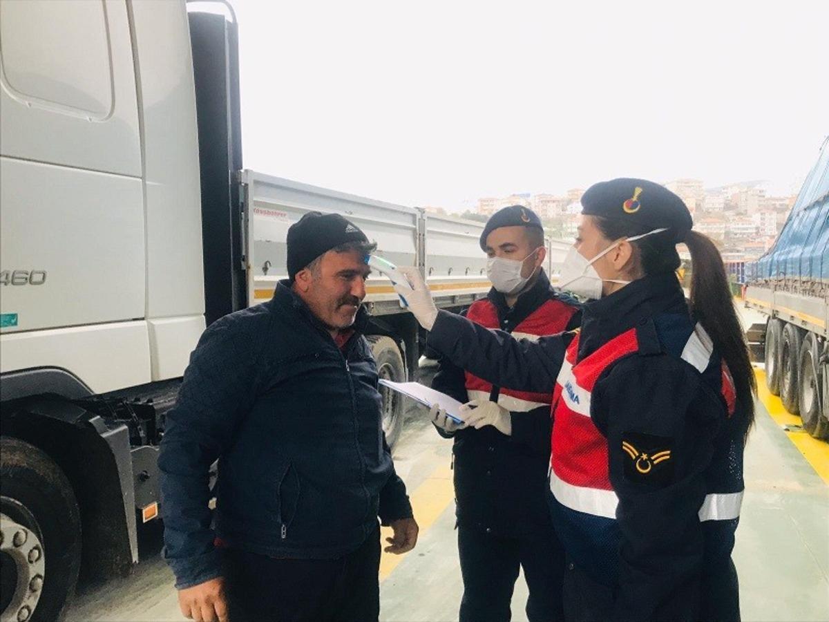 Jandarmadan sokağa &ccedil;ıkamayan 4 bin kişiye destek