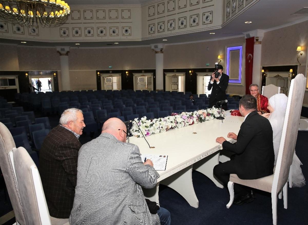 &Uuml;mraniye&rsquo;de korona vir&uuml;s salgınından sonra hizmetler online ortama taşındı