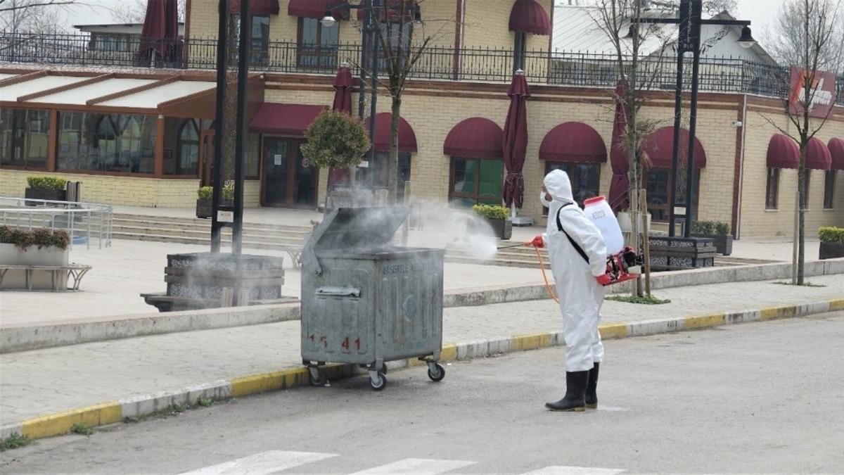 Başiskele&rsquo;de dezenfekte &ccedil;alışmaları gece g&uuml;nd&uuml;z devam ediyor