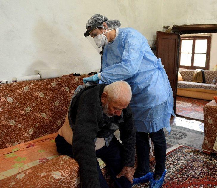 Muratpaşa’dan 432 vatandaşa evde bakım yardımı G3