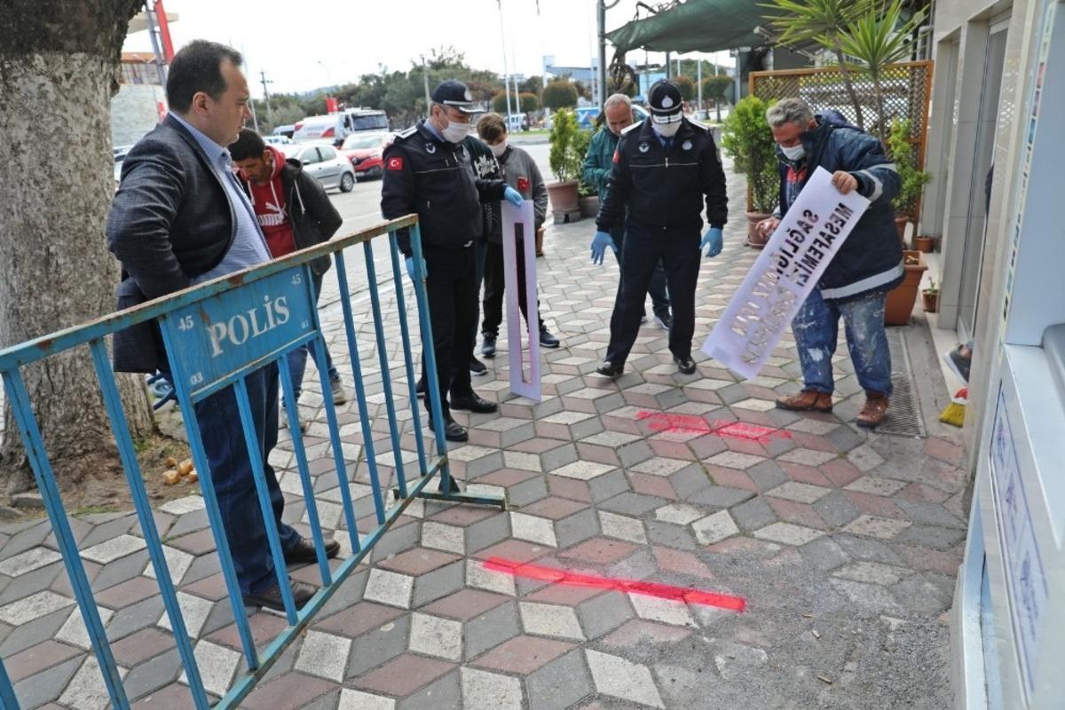 Akhisar Belediyesi sosyal mesafe &ccedil;izgisi &ccedil;ekti