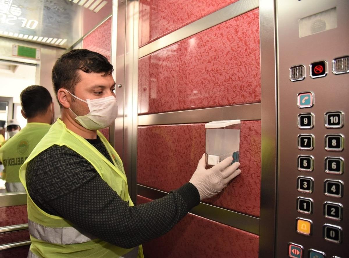 Toroslar&rsquo;da asans&ouml;rlere dezenfektan &uuml;nitesi yerleştirildi