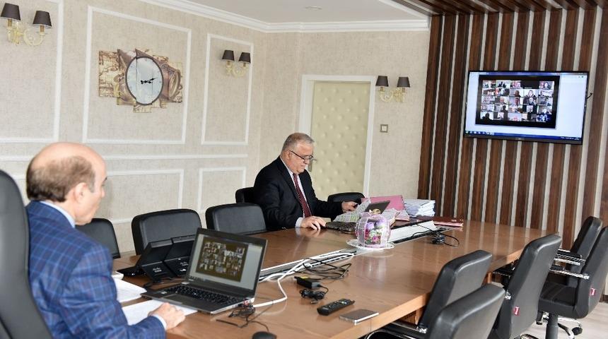 D&Uuml;&rsquo;de senato toplantısı video konferans y&ouml;ntemiyle yapıldı